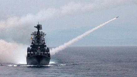 Russische Kriegsschiffe feuern auf Terroristen  in Syrien