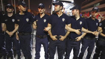 Mehr als 9.000 Polizisten in Türkei suspendiert