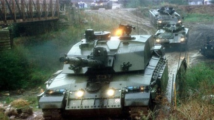 Entsendung  britischer Soldaten und Panzer an russische Grenze 