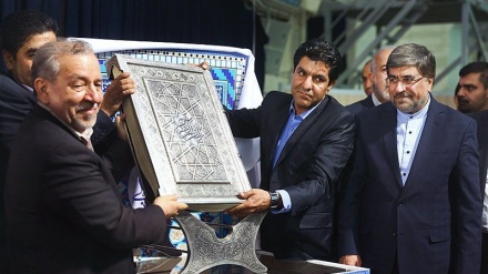 Iran: Wertvollstes Koranexemplar der islamischen Welt vorgestellt