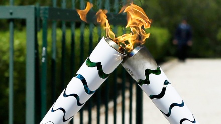 Der frühere brasilianische Langstreckenläufer entzündet Olympia-Feuer in Rio 2016 