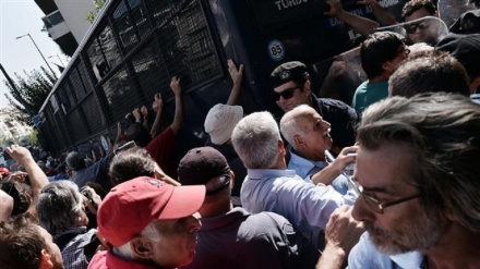 Proteste in Griechenland: Polizei setzt Tränengas gegen Rentner ein