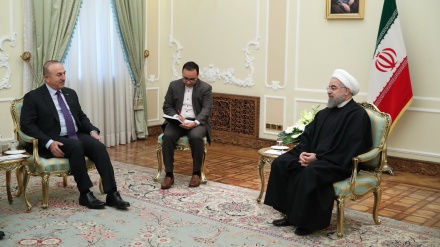 Türkischer Außenminister Cavusoglu trifft Irans Präsident Rohani