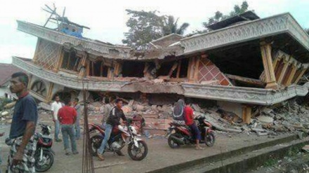 Starkes Erdbeben in Indonesien