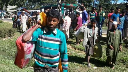 30 000 Rohingya ohne Wasser, Lebensmittel und Medikamente an der Grenze zu Bangladesch 