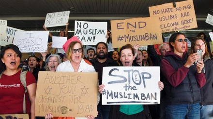 Umfrage-Ergebnis: Die meisten US-Bürger gegen  Einreise-Verbot für Muslime