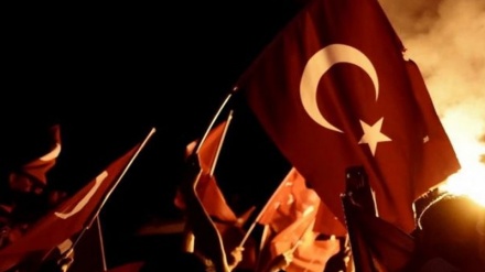 Mehr als 4.400 weitere  Staatsbeamte in der Türkei entlassen