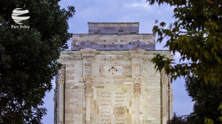 Mausoleum vom Dichter Ferdowsi in Tus (Norosten Irans)