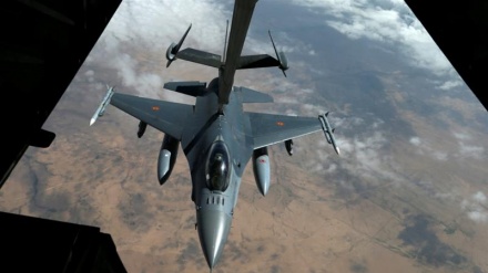 Syrien: US-geführte Anti-IS-Koalition greift eine Moschee in Hajin an