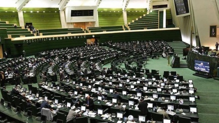 Irans Parlament: Abgeordnete der religiösen Minderheiten verurteilen Resolutionsentwurf über die Menschenrechtslage in Iran 