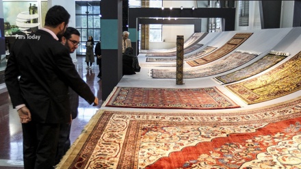 Ausstellung für handgeknüpfte persische Teppiche 