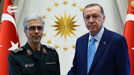 Generalstabschef iranischer Streitkräfte warnt vor Auswirkung des Referendums zur Unabhängigkeit autonomer Kurdengebiete