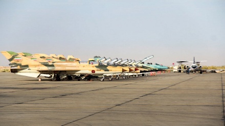 Iranische Luftwaffe startet Manöver in Isfahan