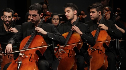 Iranischer Nationalorchester spielt in Teheran