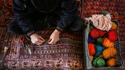 Iran: Traditioneller Teppichmarkt in Hamadan