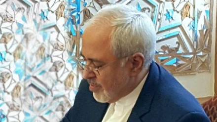 Zarif äußert sich erstaunt  über  Unterstützung des US-Präsidenten von Tötung und Zerstörung im Iran