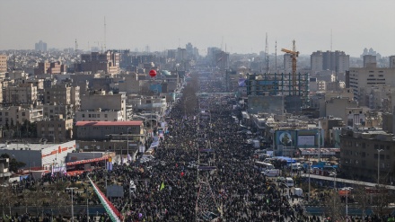Großer Fußmarsch anlässlich des Sieges der Islamischen Revolution in Iran