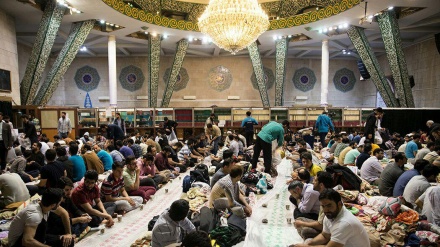 Iran: spirituelle i-tikaf Zeremonien in Moscheen und Universitäten