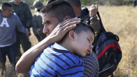 Kleine Flüchtlinge in US-Käfigen