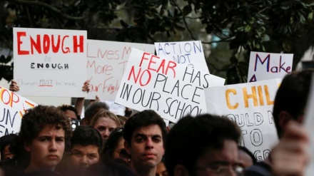 Amerikanische Schüler demonstrieren für schärferes Waffengesetz