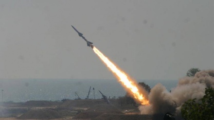 Jemenitischer Raketenangriff auf Stellungen saudischer Militärs