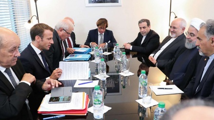 Rohani beim Treffen mit Macron: US-Ausstieg aus JCPOA ist illegal