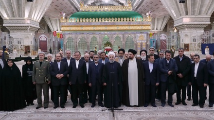 Rohani: Sieg der Islamischen Revolution durch Widerstand des Volkes gegen innere und äußere Kräfte