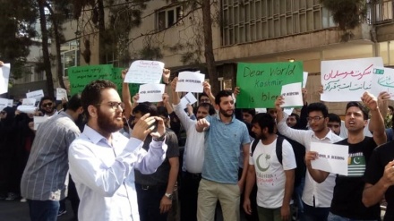 Iran:  Studenten und Theologiestudenten protestieren gegen Massaker an Muslimen in Kaschmir