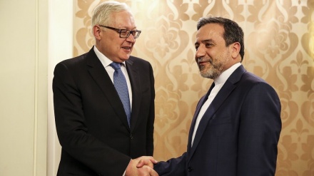 Irans Chef-Atomunterhändler kündigt Aussetzung weiterer Teil der Atomverpflichtungen an