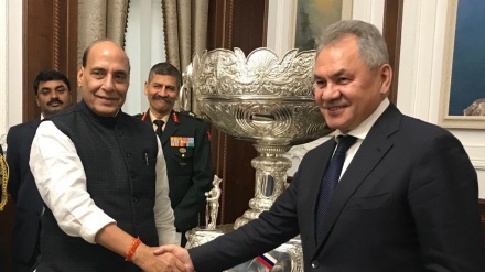 Indiens Verteidigungsminister: Werden uns amerikanisschem Druck nicht beugen