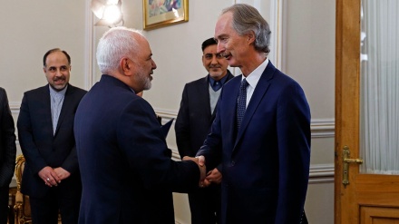 Zarif bei Treffen mit Pedersen: Iran ist zur Zusammenarbeit bei der Lösung der Syrien-Krise bereit
