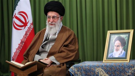 Ayatollah Khamenei fordert das iranische Volk auf, keine Angst vor US-Mobbing zu haben