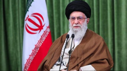Ayatollah Khamenei: Amerikaner unterstützen Terroristen und werden aus Syrien und Irak vertrieben