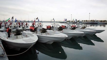 Mehr als 100 Schnellboote schließen sich iranischer Marineflotte an