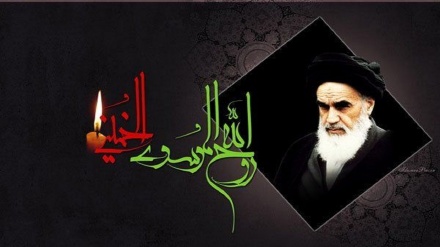 Iraner trauern anlässlich des Jahrestages des Dahinscheidens von Imam Chomeini (r.a.)