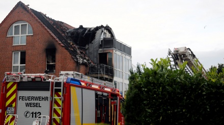 Kleines Flugzeug stürzt in Deutschland ins Haus und tötet 3 Menschen