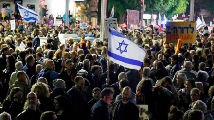 Demonstranten in Tel Aviv skandieren gegen Trump und Netanjahu