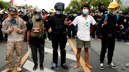 Thailändische Demonstranten bleiben am zweiten Tag auf der Straße und fordern Reformen in der Monarchie