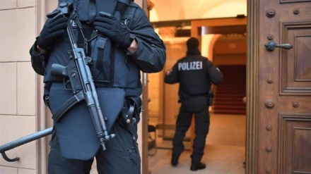 Deutschen Polizeibeamten wird Neonazi-Online-Chats vorgeworfen