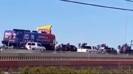 Trump unterstützt Fahrer, die Biden-Bus umzingelt haben und kritisiert FBI