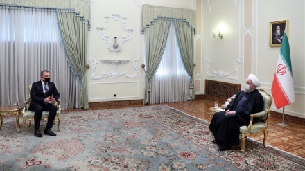 Rohani: Iran ist am Ausbau der Beziehungen zu Aserbaidschan interessiert
