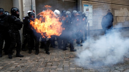 Tausende protestieren gegen Polizeibrutalität in Paris, Polizei feuert Tränengas ab