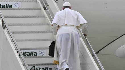 Papst Franziskus nach Kanada aufgebrochen