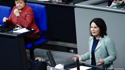 Deutschland: Grüne überholen Union; Bei Merkels Partei schrillen die Alarmglocken