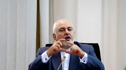 Zarif übt Kritik an ein beleidigendes Bild der russischen und britischen Botschafter in Teheran