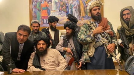 Ohne Ghani ziehen die Taliban im Präsidentenpalast von Kabul umher