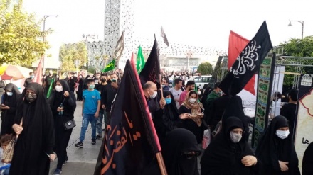 Fußmarsch anlässlich Arbain in Teheran