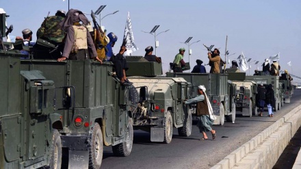 Taliban veranstalten Militärparade mit in den USA hergestellten Waffen