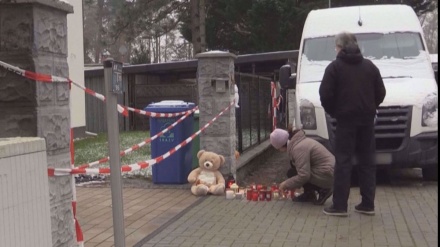Respekterweisung gegenüber fünfköpfiger Familie, die im Haus nahe Berlin tot aufgefunden wurde