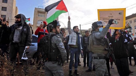 Israelische Siedler feuern wahllos auf palästinensische Häuser im Bezirk al-Quds